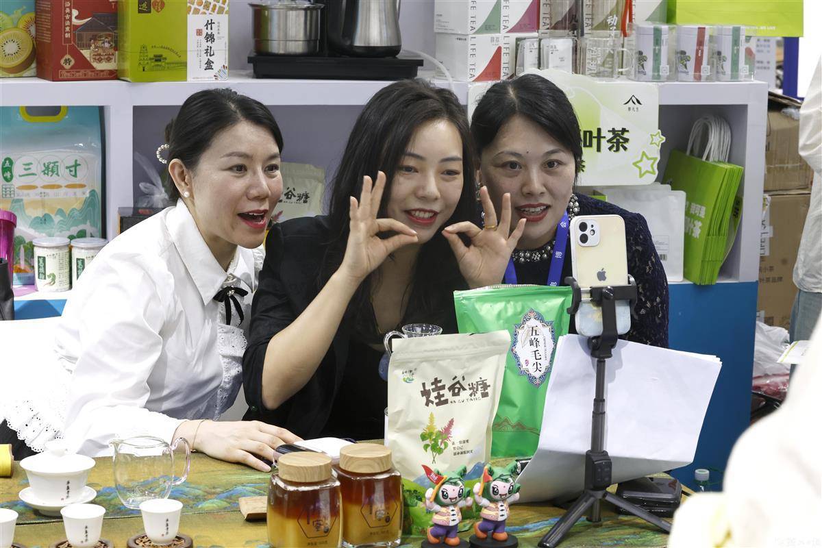 巴黎人怎么充值